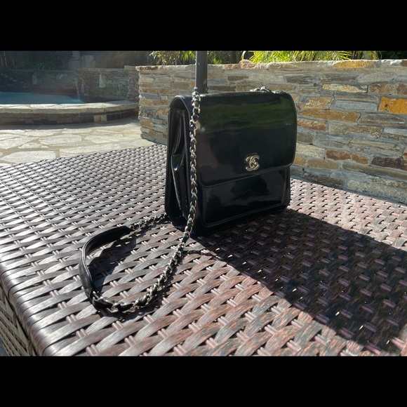 CHANEL Vintage Patent Leather Flap CC Bag AUTHENTIC in great condition! - Picture 9 of 16